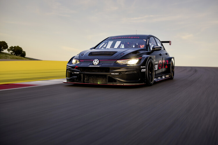 Festiwal Volkswagena Golfa GTI podczas weekendu wyścigowego 24h ADAC na torze Nürburgring